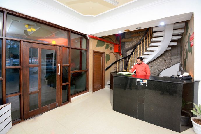 Imagen de los interiores del Hotel OYO 27959 Ra-flora. Foto 18