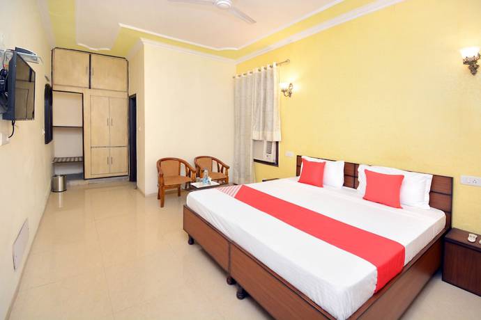 Imagen de la habitación del Hotel OYO 27959 Ra-flora. Foto 8