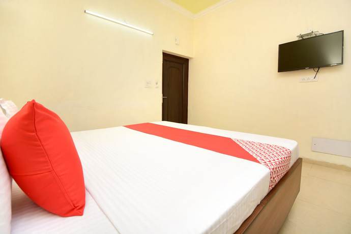 Imagen de la habitación del Hotel OYO 27959 Ra-flora. Foto 13