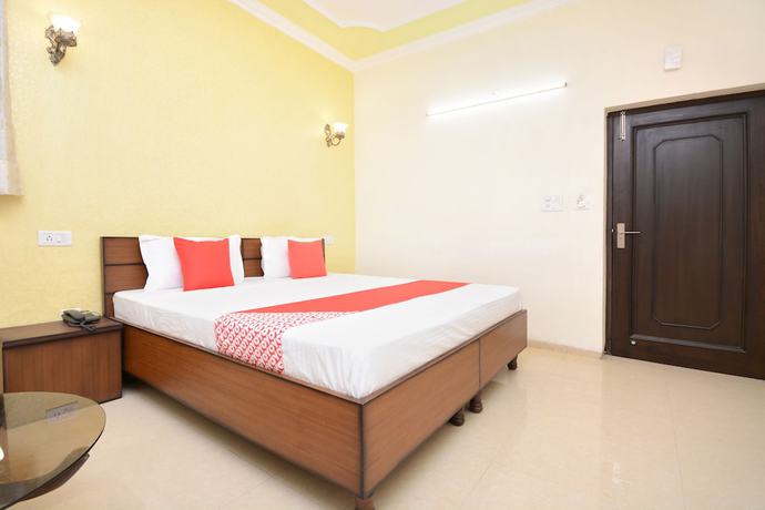 Imagen de la habitación del Hotel OYO 27959 Ra-flora. Foto 15