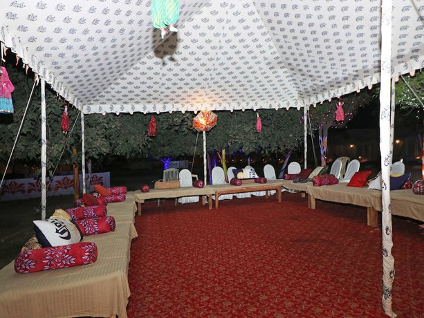 Imagen de los exteriores del Hotel OYO 28028 Rishikul Sangam City. Foto 13