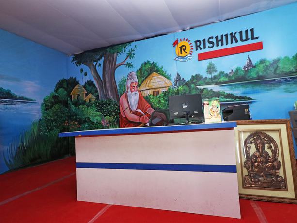 Imagen de los interiores del Hotel OYO 28028 Rishikul Sangam City. Foto 15
