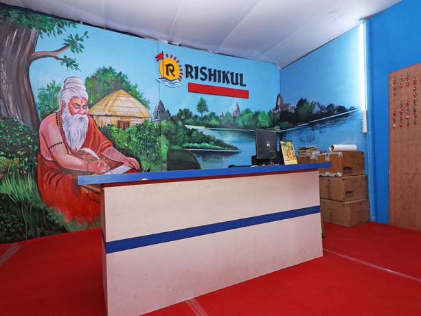 Imagen de los interiores del Hotel OYO 28028 Rishikul Sangam City. Foto 16