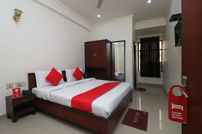 Imagen de la habitación del Hotel OYO 28053 Gayatri Palace. Foto 9