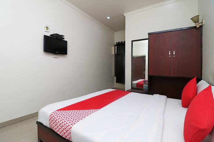 Imagen de la habitación del Hotel OYO 28053 Gayatri Palace. Foto 12