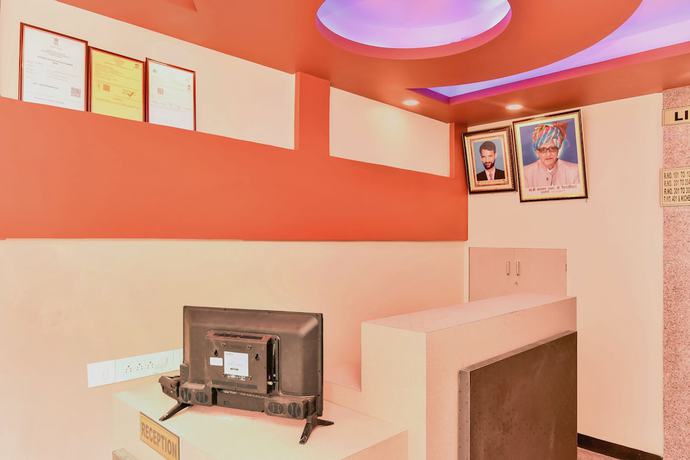 Imagen de los interiores del Hotel OYO 28054 Suraj Villa. Foto 18