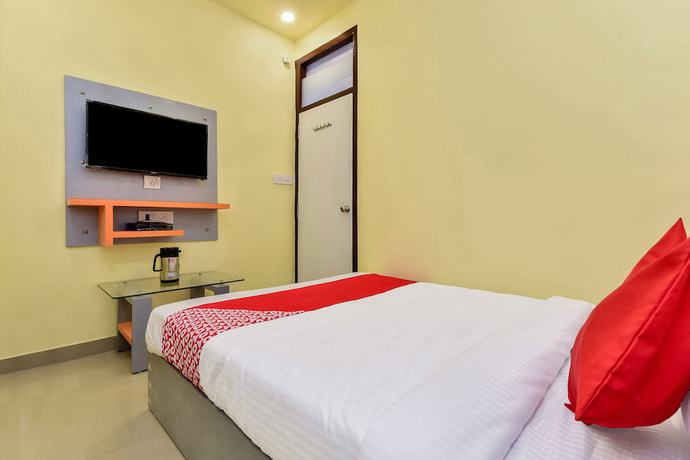 Imagen de la habitación del Hotel OYO 28054 Suraj Villa. Foto 9