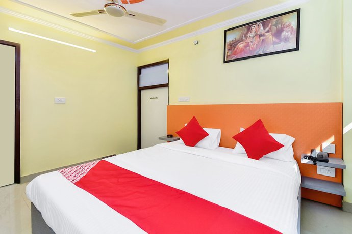 Imagen de la habitación del Hotel OYO 28054 Suraj Villa. Foto 10