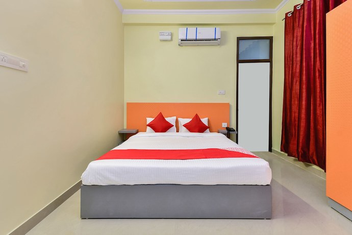 Imagen de la habitación del Hotel OYO 28054 Suraj Villa. Foto 11
