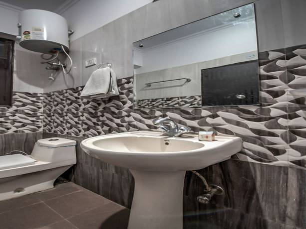 Imagen de la habitación del Hotel OYO 2807 Crosswinds Residency, Noida. Foto 8