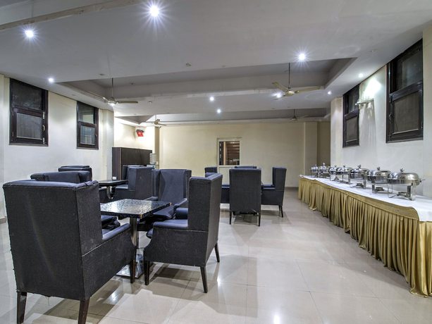 Imagen del bar/restaurante del Hotel OYO 2807 Crosswinds Residency, Noida. Foto 5