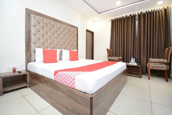 Imagen de la habitación del Hotel OYO 28335 Classic. Foto 6