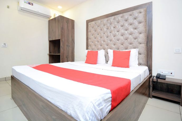 Imagen de la habitación del Hotel OYO 28335 Classic. Foto 8