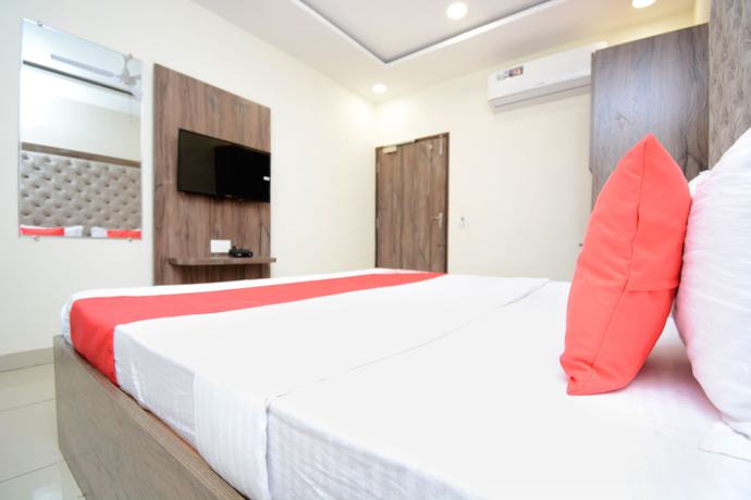 Imagen de la habitación del Hotel OYO 28335 Classic. Foto 11