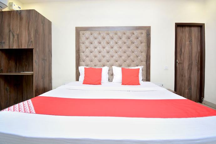 Imagen de la habitación del Hotel OYO 28335 Classic. Foto 15