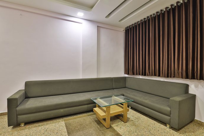 Imagen de los interiores del Hotel OYO 28444 Ab Apple. Foto 17