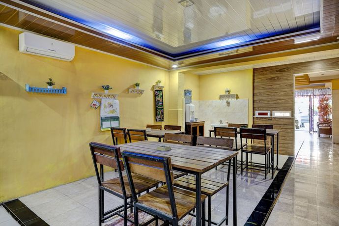 Imagen de los interiores del Hotel OYO 2972 Wisma Sartika. Foto 13