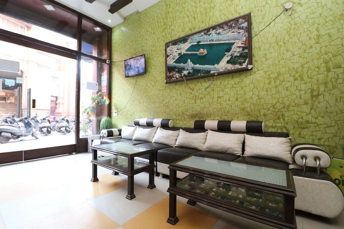 Imagen de los interiores del Hotel OYO 30100 Lucky Guest House. Foto 19