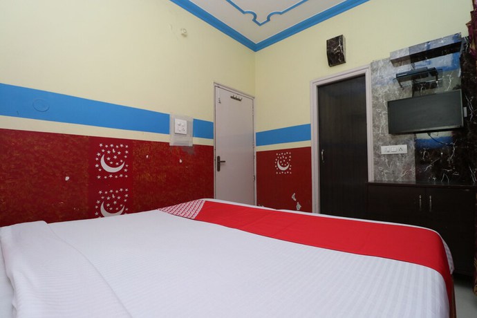 Imagen de la habitación del Hotel OYO 30100 Lucky Guest House. Foto 11