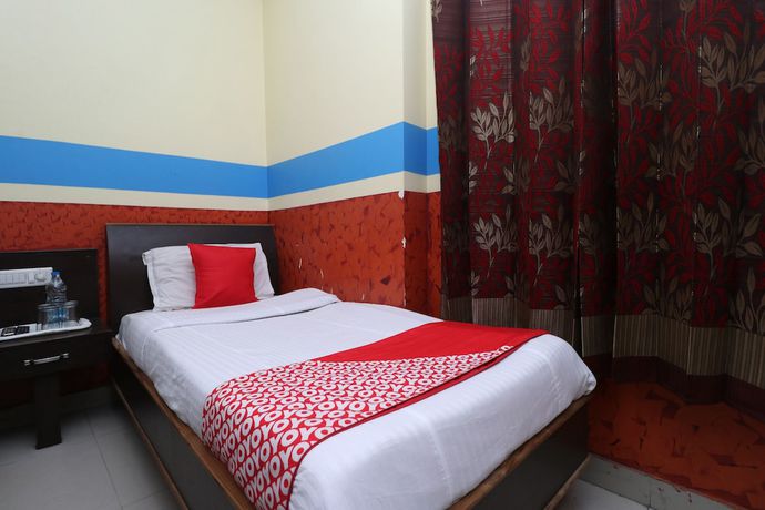 Imagen de la habitación del Hotel OYO 30100 Lucky Guest House. Foto 12