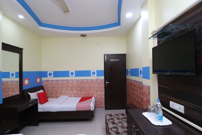 Imagen de la habitación del Hotel OYO 30100 Lucky Guest House. Foto 15