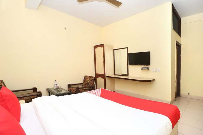 Imagen de la habitación del Hotel OYO 30127 Sabina International. Foto 2