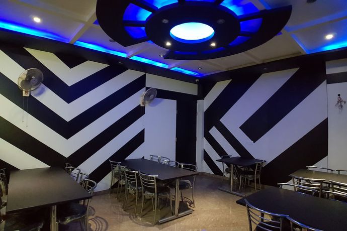 Imagen del bar/restaurante del Hotel OYO 30576 Satyam Regency. Foto 5