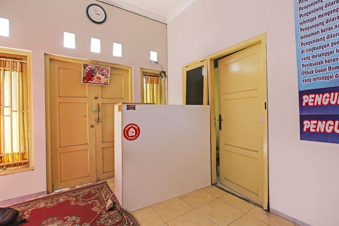 Imagen de los interiores del Hotel OYO 3060 Al Fatih Guest House Syariah. Foto 14