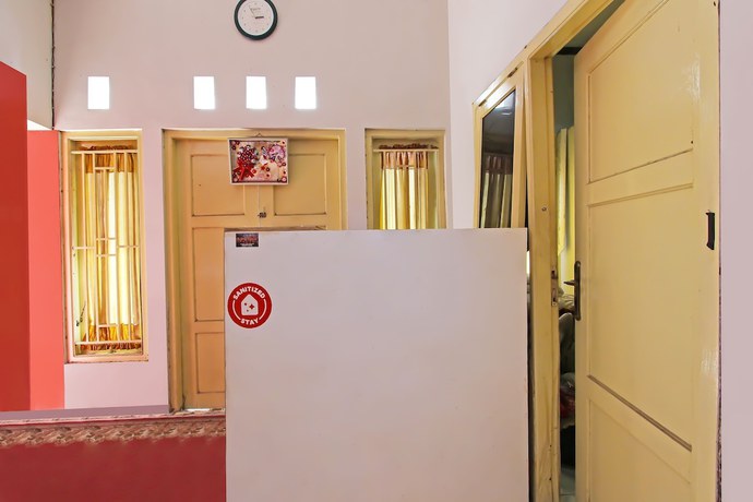 Imagen de los interiores del Hotel OYO 3060 Al Fatih Guest House Syariah. Foto 15