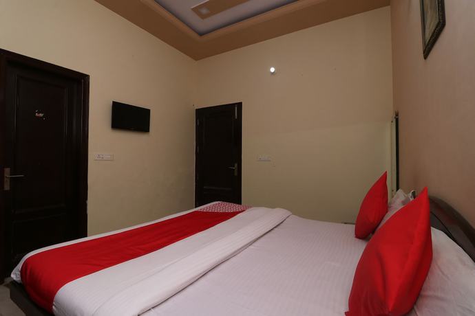 Imagen de la habitación del Hotel OYO 30740 Gurudham Vrindavan. Foto 11