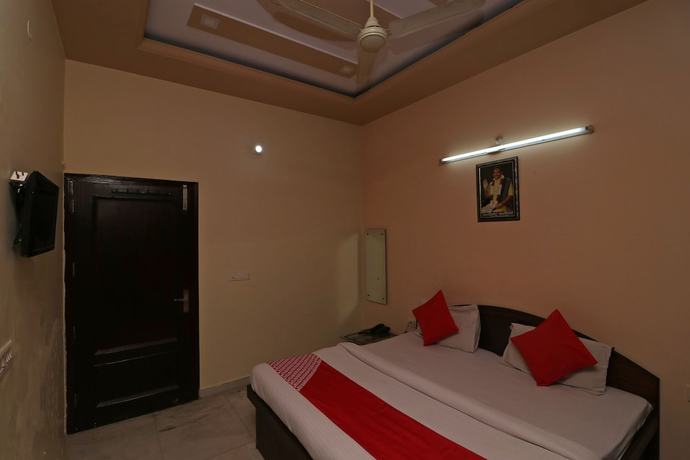 Imagen de la habitación del Hotel OYO 30740 Gurudham Vrindavan. Foto 17