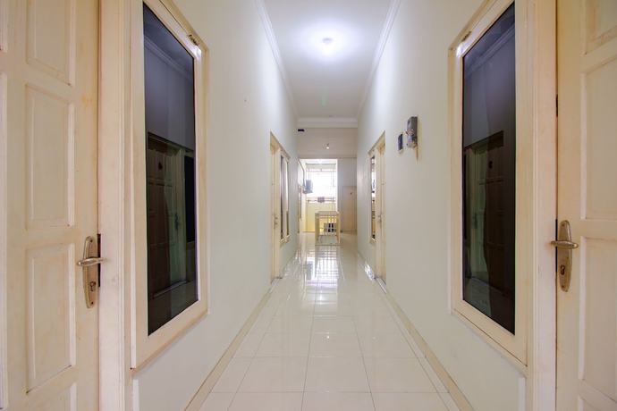 Imagen de los interiores del Hotel OYO 3083 D Kost 3 Syariah. Foto 12