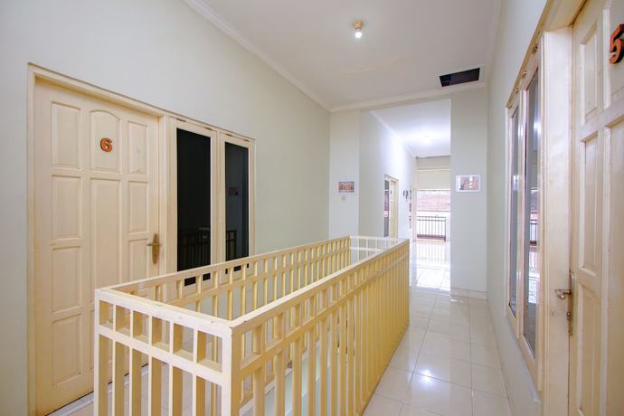Imagen de los interiores del Hotel OYO 3083 D Kost 3 Syariah. Foto 16