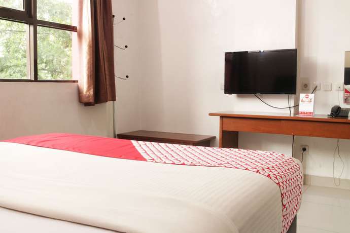 Imagen de la habitación del Hotel OYO 327 Pondok Agung Rubicon. Foto 2
