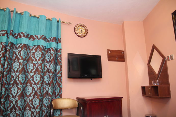 Imagen de los exteriores del Hotel OYO 329 Down Town. Foto 12