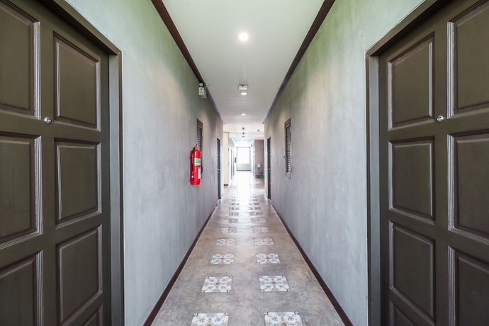 Imagen de los interiores del Hotel OYO 360 De Phunchai Hometel Lamphun. Foto 15