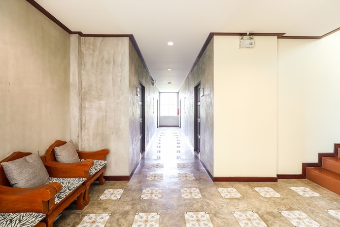 Imagen de los interiores del Hotel OYO 360 De Phunchai Hometel Lamphun. Foto 17