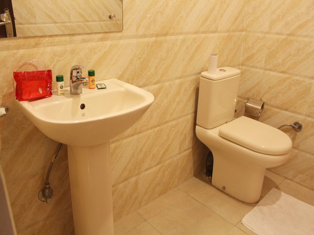 Imagen de la habitación del Hotel OYO 3600 Kathgodam. Foto 11