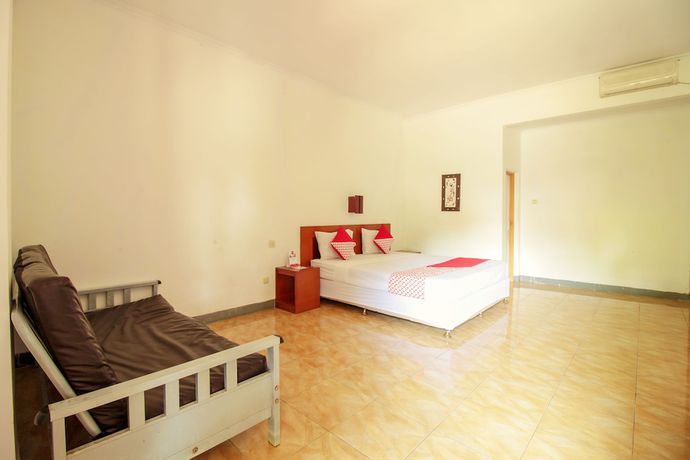 Imagen de la habitación del Hotel OYO 370 Sofia Pangandaran. Foto 3