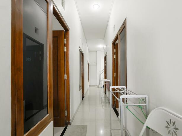 Imagen general del Hotel OYO 3838 Tamansari Guest House. Foto 45