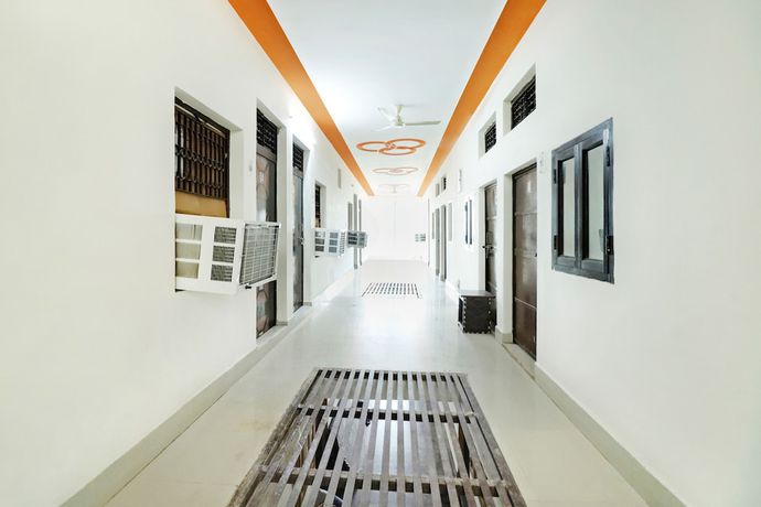 Imagen de los interiores del Hotel OYO 38558 Shri Govind Dham. Foto 18