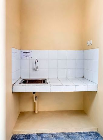 Imagen de la habitación del Hotel OYO 3878 Graha Hsc Syariah. Foto 13