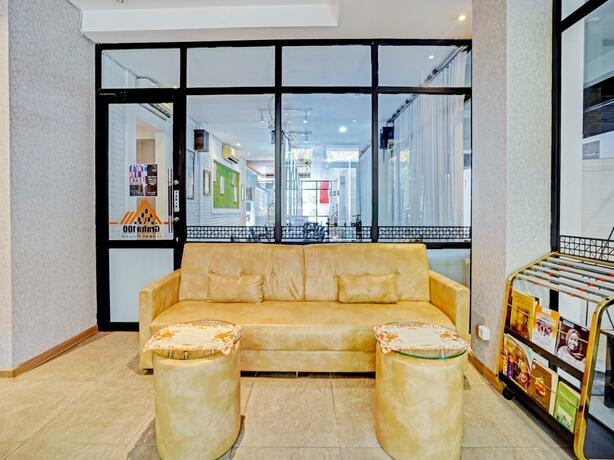 Imagen general del Hotel OYO 3905 Graha 100 Guest House Syariah. Foto 37