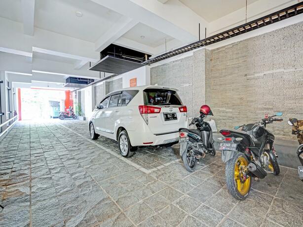 Imagen general del Hotel OYO 3905 Graha 100 Guest House Syariah. Foto 41