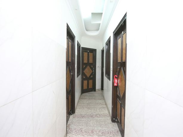 Imagen de los interiores del Hotel OYO 3933 City Heart 18. Foto 19