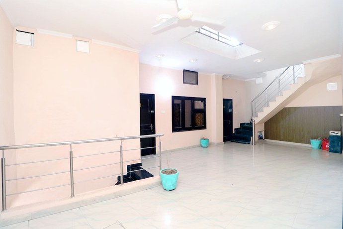 Imagen de los interiores del Hotel OYO 39626 Rj Royal Guest House. Foto 16