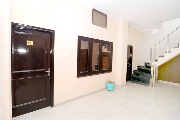 Imagen de los interiores del Hotel OYO 39626 Rj Royal Guest House. Foto 17