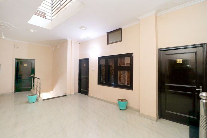 Imagen de los interiores del Hotel OYO 39626 Rj Royal Guest House. Foto 18