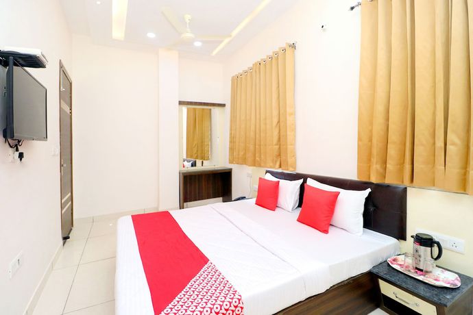 Imagen de la habitación del Hotel OYO 39759 Kesari Root. Foto 11