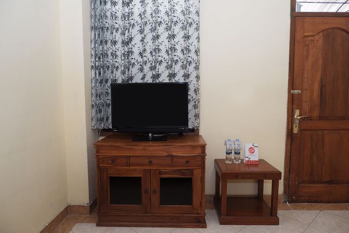 Imagen de la habitación del Hotel OYO 405 Wisma Yosoputro. Foto 5